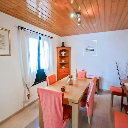 Playa Blanca Sleeps 6 Pool Air Con Wifi Villa