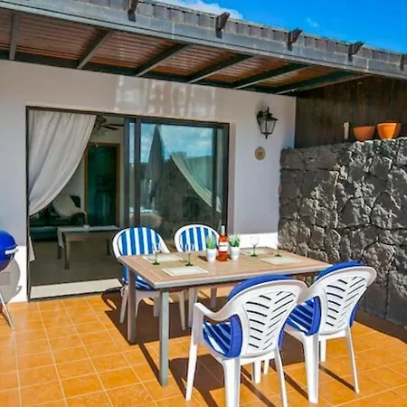 Playa Blanca Sleeps 6 Pool Air Con Wifi Villa Playa Blanca (Lanzarote)