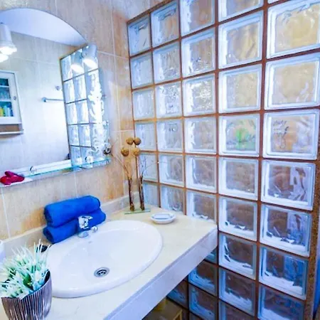 Playa Blanca Sleeps 6 Pool Air Con Wifi *