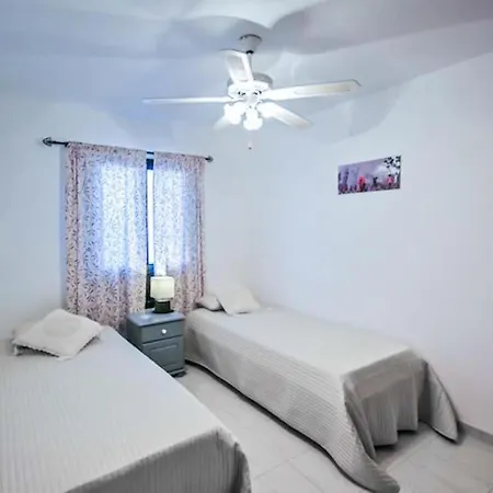 Playa Blanca Sleeps 6 Pool Air Con Wifi Villa